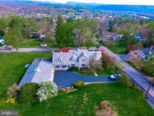 2251 Moore St, HUNTINGDON, PA, 16652-2200 | Card Image