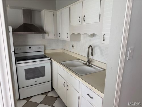 a-7305 Sieloff Dr, Hazelwood, MO, 63042-2240 | Card Image