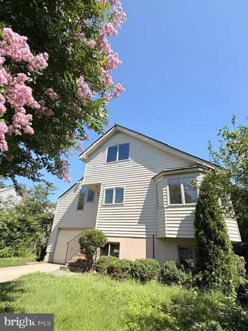 404 Park Rd, ROCKVILLE, MD, 20850-1584 | Card Image