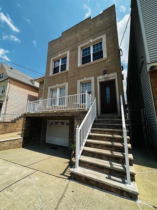 apt-2-470 Avenue A, Bayonne, NJ, 07002-1527 | Card Image