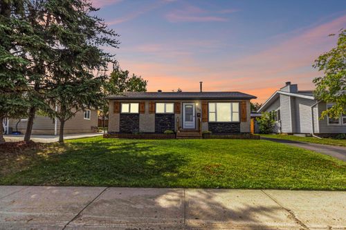 129 Ermine Cres, Fort Mcmurray, AB, T9H4M7 | Card Image