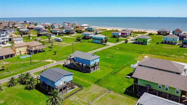 881 Buell, House other with 3 bedrooms, 2 bathrooms and null parking in Crystal Beach TX | Image 33