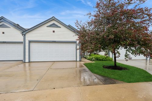 1520 Queen Ann Ln, Gurnee, IL, 60031-1900 | Card Image