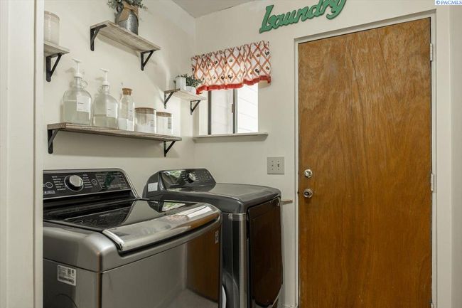 805 Babs Ave, Home with 4 bedrooms, 2 bathrooms and null parking in Benton City WA | Image 23