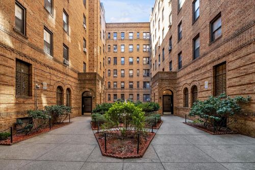 4j-83 Lefferts Blvd, Kew Gardens, NY, 11415 | Card Image