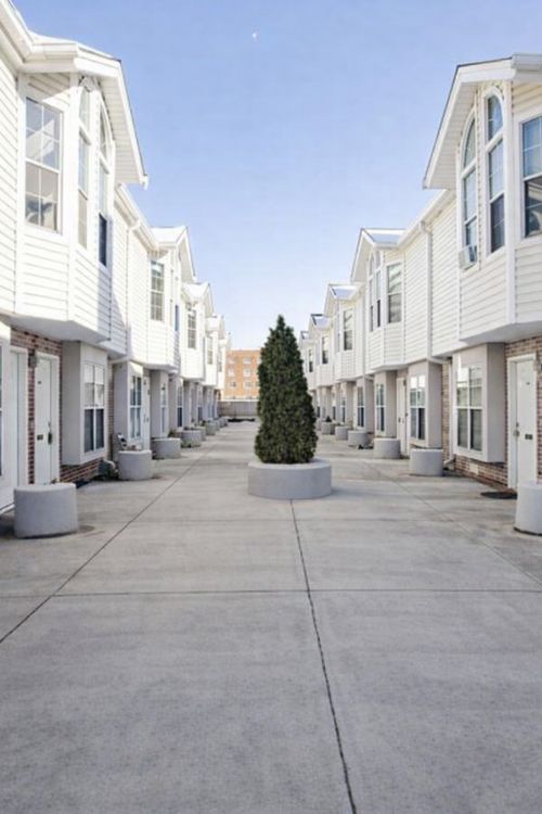 5039 Warren St, Skokie, IL, 60077-2910 | Card Image