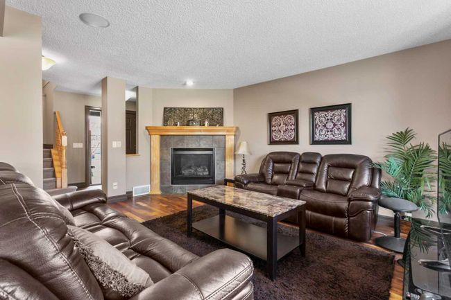 84 Everbrook Drive Sw, Home with 3 bedrooms, 2 bathrooms and 4 parking in Calgary AB | Image 8
