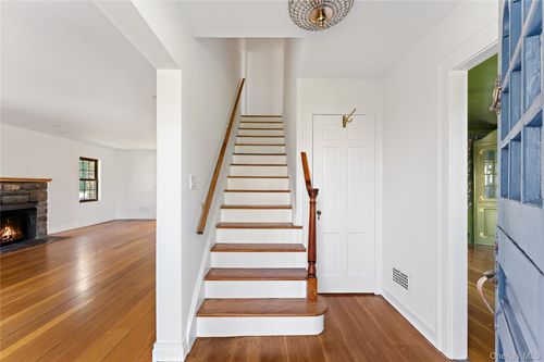 18 Wellyn Rd, Yonkers, NY, 10708-5922 | Card Image