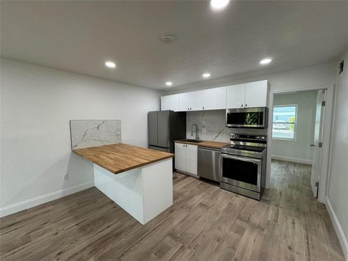 4-2200 Ne 173rd St, North Miami Beach, FL, 33160-2942 | Card Image