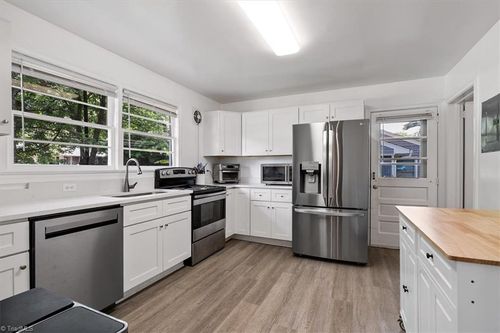 3814 Manor Dr, Greensboro, NC, 27403-1308 | Card Image