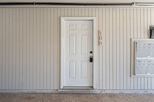 apt-106-300 E Croslin St, Austin, TX, 78752-2548 | Card Image