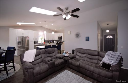 313 Janet Ln, Almont, MI, 48003-8747 | Card Image