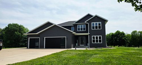 2988 Cottonwood Pl, Charles City, IA, 50616-8884 | Card Image