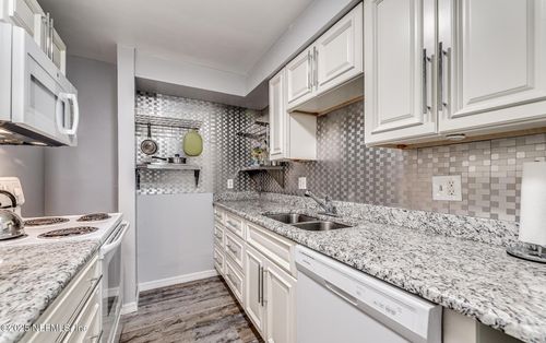 3-2483 Whispering Woods Blvd, Jacksonville, FL, 32246-9304 | Card Image