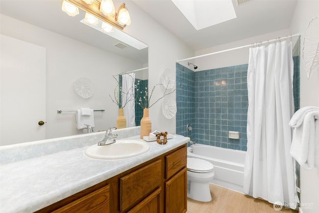 20039 99 Th Ct Ne, House other with 3 bedrooms, 3 bathrooms and 2 parking in Bothell WA | Image 16