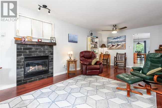 3353 Mill St, House other with 3 bedrooms, 2 bathrooms and 4 parking in Cumberland BC | Image 5