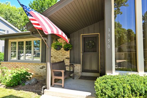 3950 S Camrose Ave, New Berlin, WI, 53151-5705 | Card Image