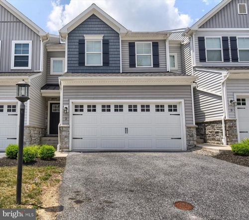 2 Woods Dr, CAMP HILL, PA, 17011-2647 | Card Image