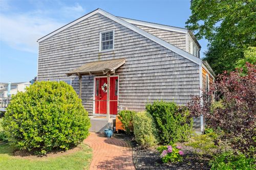 253 West Dr, Copiague, NY, 11726-5115 | Card Image