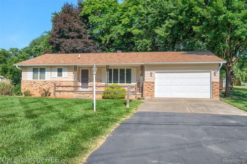 1113 Cora Dr, Flint, MI, 48532-2723 | Card Image