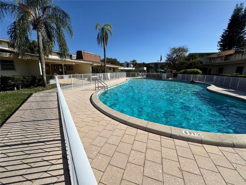 apt-214-16900 Ne 14th Ave, North Miami Beach, FL, 33162-2878 | Card Image
