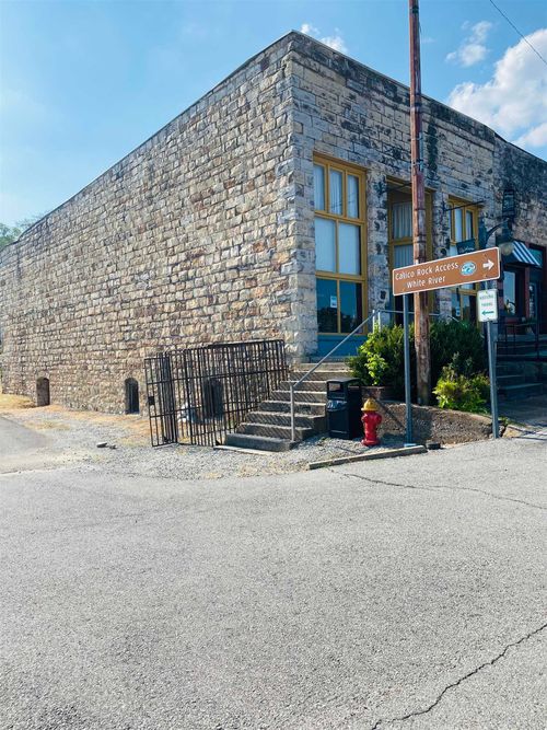 100 Main St, Calico Rock, AR, 72519-8882 | Card Image
