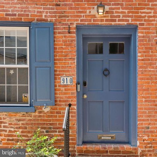 910 Waverly St, PHILADELPHIA, PA, 19147-1225 | Card Image