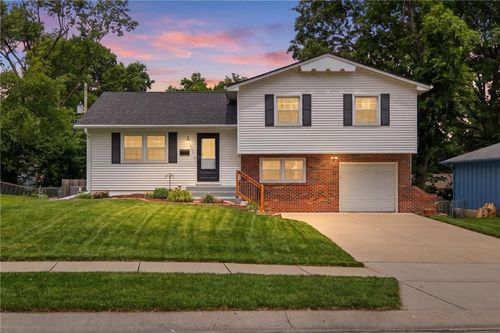 6400 W 73rd Ter, Overland Park, KS, 66204-2033 | Card Image