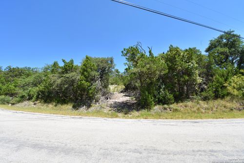 296 Timbercreek Rd, Pipe Creek, TX, 78063 | Card Image