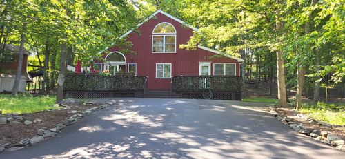 210 Dover Dr, Bushkill, PA, 18324-6873 | Card Image