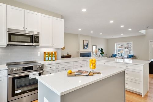 10-28 Driftwood Cir, Sandown, NH, 03873-3201 | Card Image