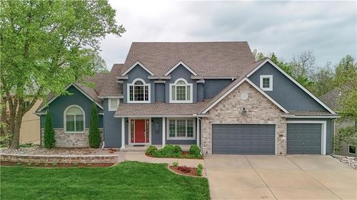 10505 River Hills Dr, Parkville, MO, 64152-3385 | Card Image