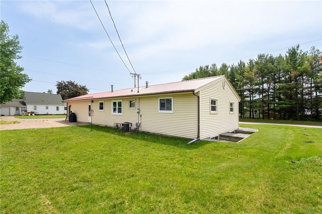 704 W Main St, House other with 5 bedrooms, 2 bathrooms and null parking in Mondovi WI | Image 4