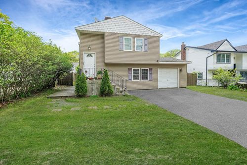 209 Burney Blvd, Mastic, NY, 11950-1340 | Card Image