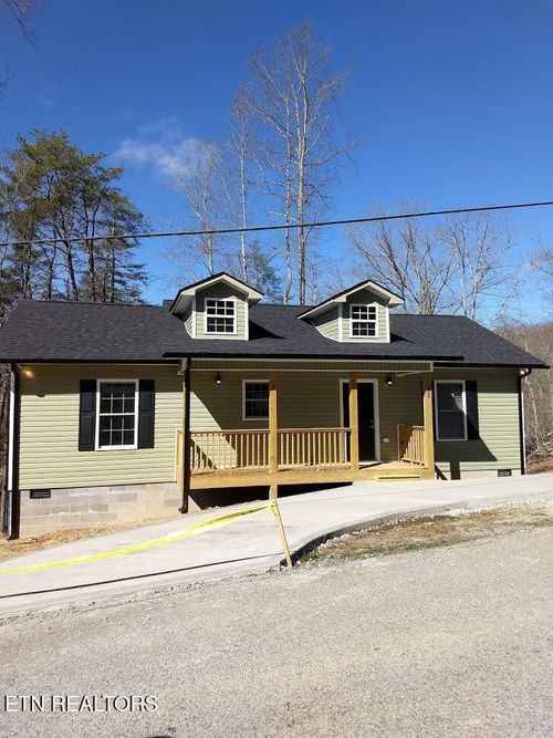 528 Siever Rd, Crossville, TN, 38572-1927 | Card Image