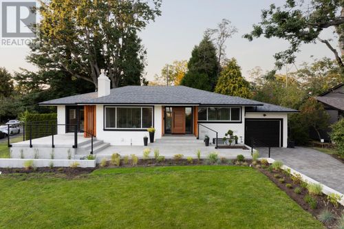 2126 Lansdowne Rd, Victoria, BC, V8P1B6 | Card Image