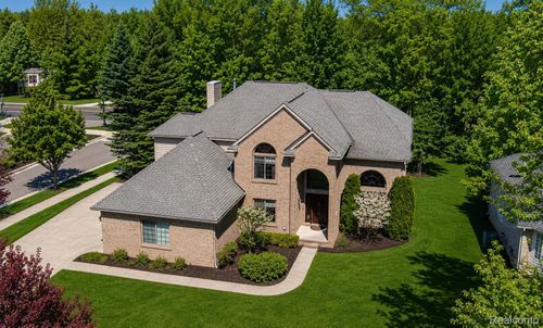 3472 Paramount Ln, Auburn Hills, MI, 48326-3963 | Card Image