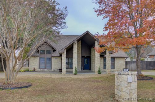 5607 76th St, Tulsa, OK, 74136-8416 | Card Image