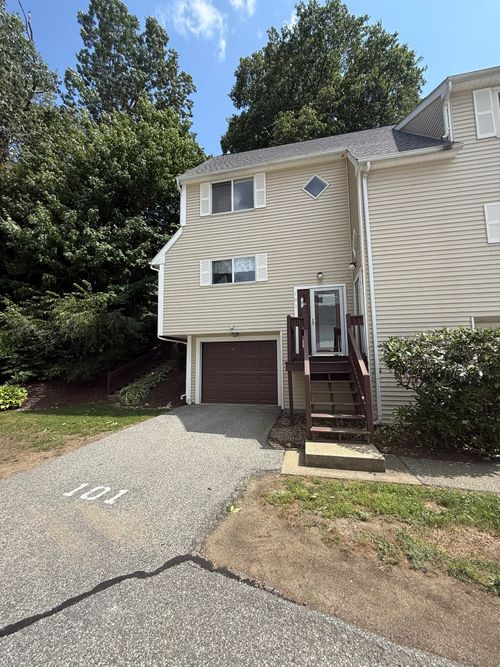 unit-101-61 Perry St, Putnam, CT, 06260-2209 | Card Image