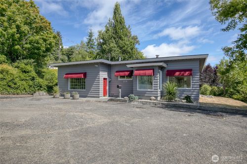 215 W Chenault Ave, Hoquiam, WA, 98550-1624 | Card Image