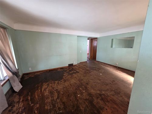 9130 Kinloch, Redford, MI, 48239-1829 | Card Image