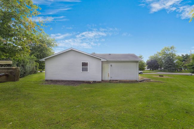 807 Country View Dr, Home with 3 bedrooms, 1 bathrooms and null parking in Philo IL | Image 6
