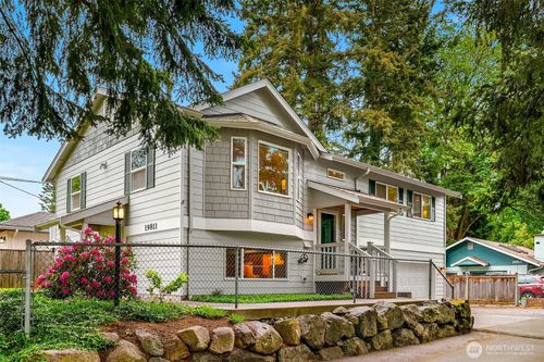 19811 Wallingford Ave N, Shoreline, WA, 98133-3727 | Card Image