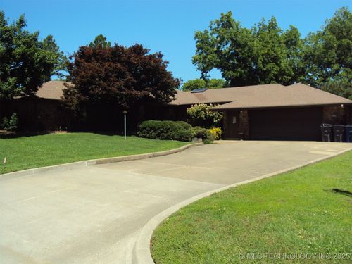2425 E 53rd St, Tulsa, OK, 74105-6601 | Card Image