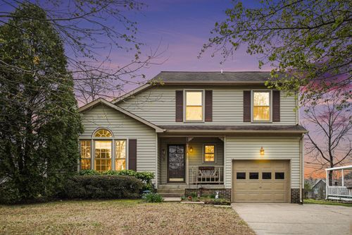 2102 Single Tree Dr, Clarksville, TN, 37040-6572 | Card Image