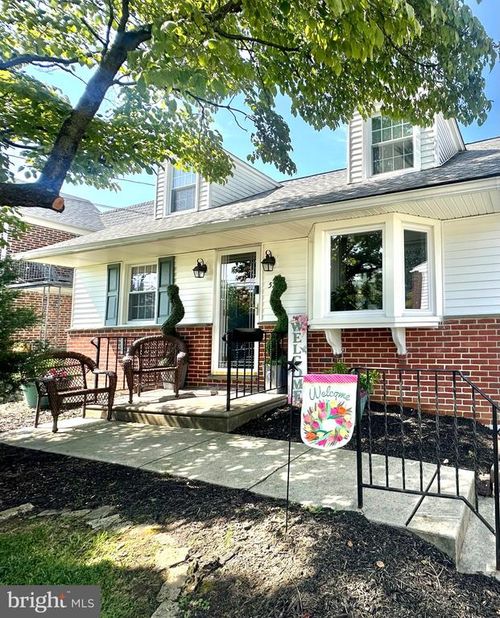 528 Hoffnagle St, PHILADELPHIA, PA, 19111-1943 | Card Image