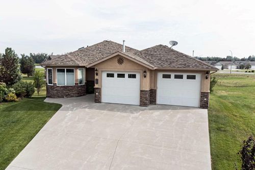 1203 Whispering Greens Place, Home with 4 bedrooms, 3 bathrooms and 2 parking in Vulcan AB | Card Image