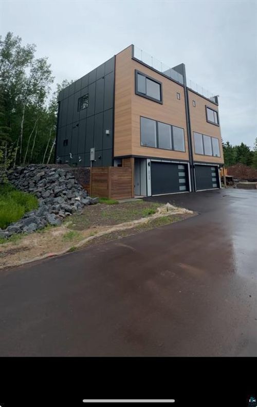 15-3733 London Rd, Duluth, MN, 55804-2236 | Card Image