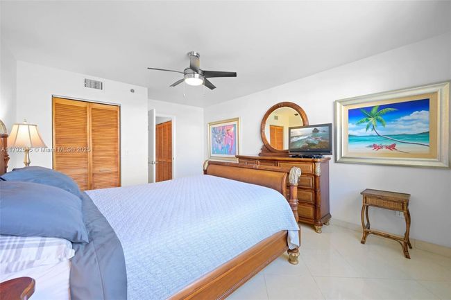 1406 - 19999 E Country Club Dr, Condo with 2 bedrooms, 2 bathrooms and null parking in Aventura FL | Image 19