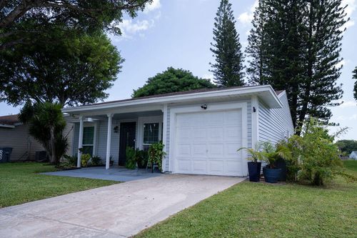 9060 Chrysanthemum Dr, Boynton Beach, FL, 33472-1233 | Card Image